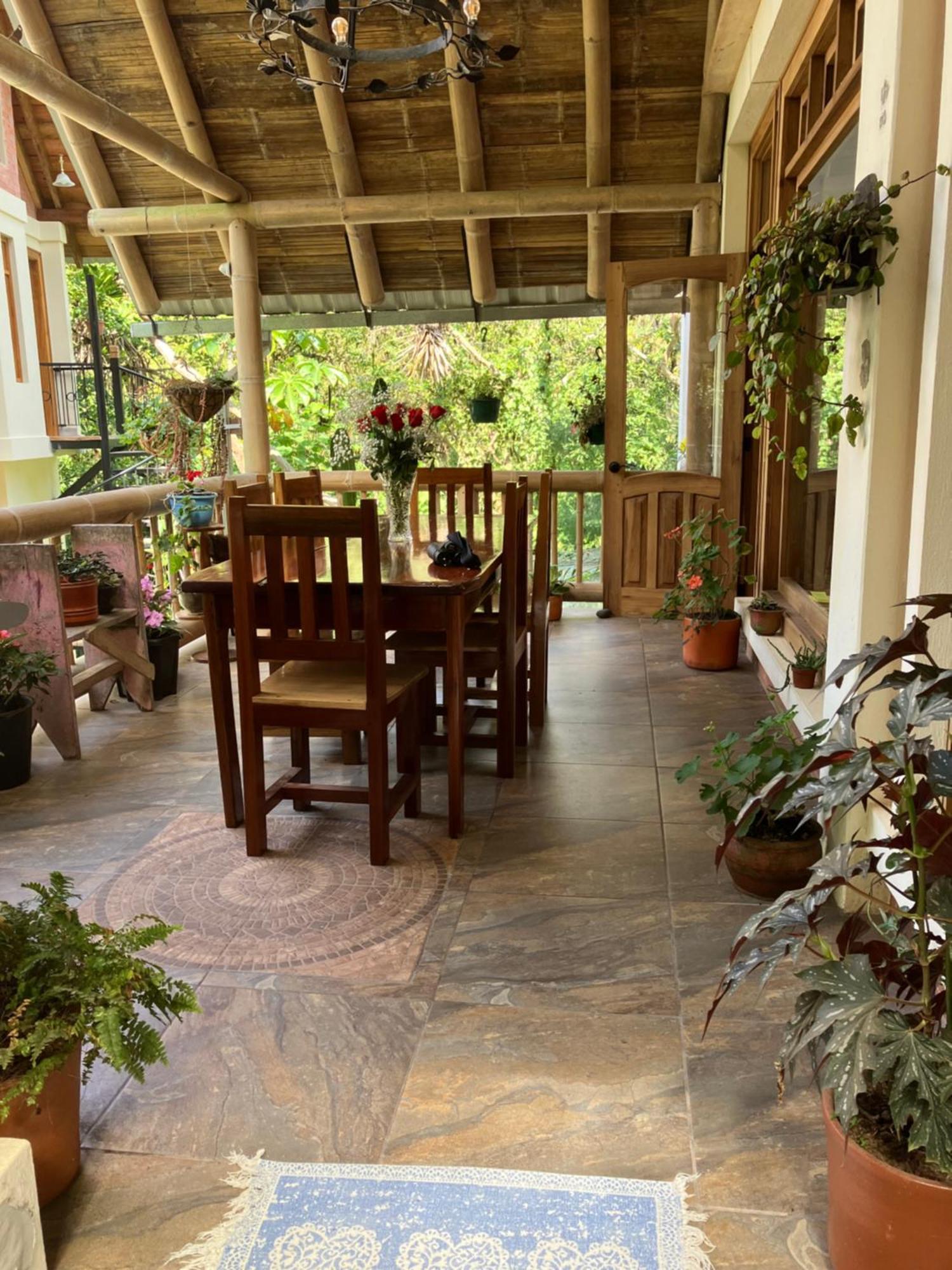 Casa Del Rio En Mindo Bed & Breakfast Luaran gambar